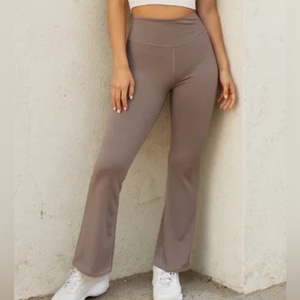 Wilo The Label Flare Leggings Split Hem Women’s Size Large Tan Pants Stretch